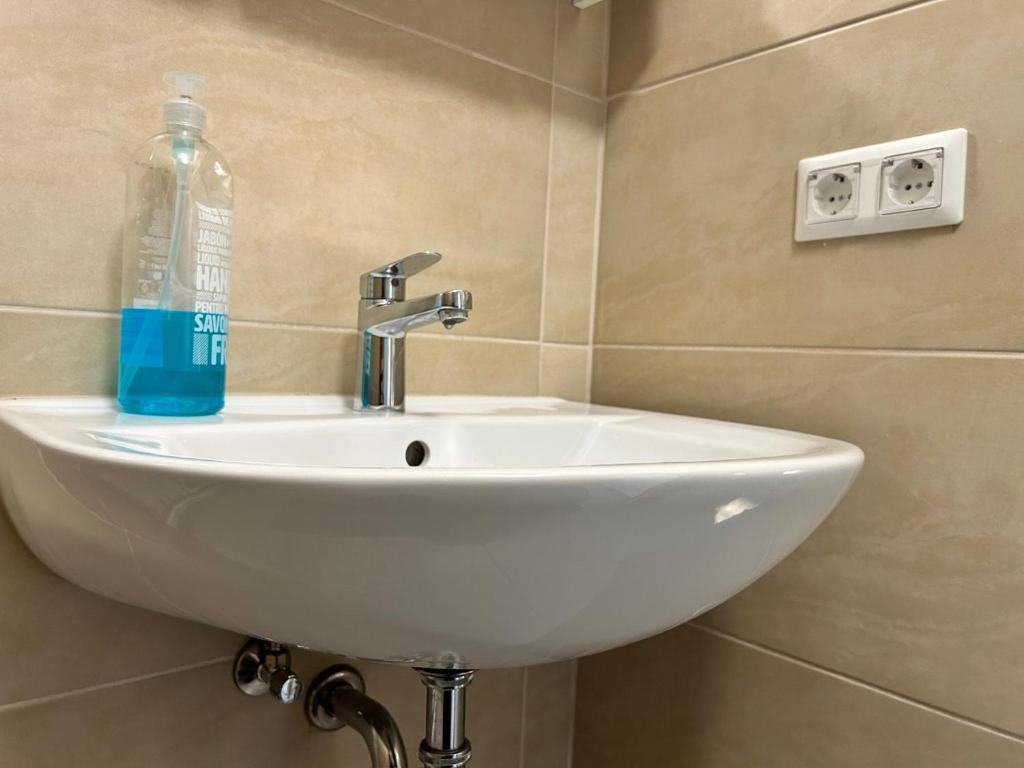 Prime Suites Near Schoenbrunn Castle Wenen Buitenkant foto