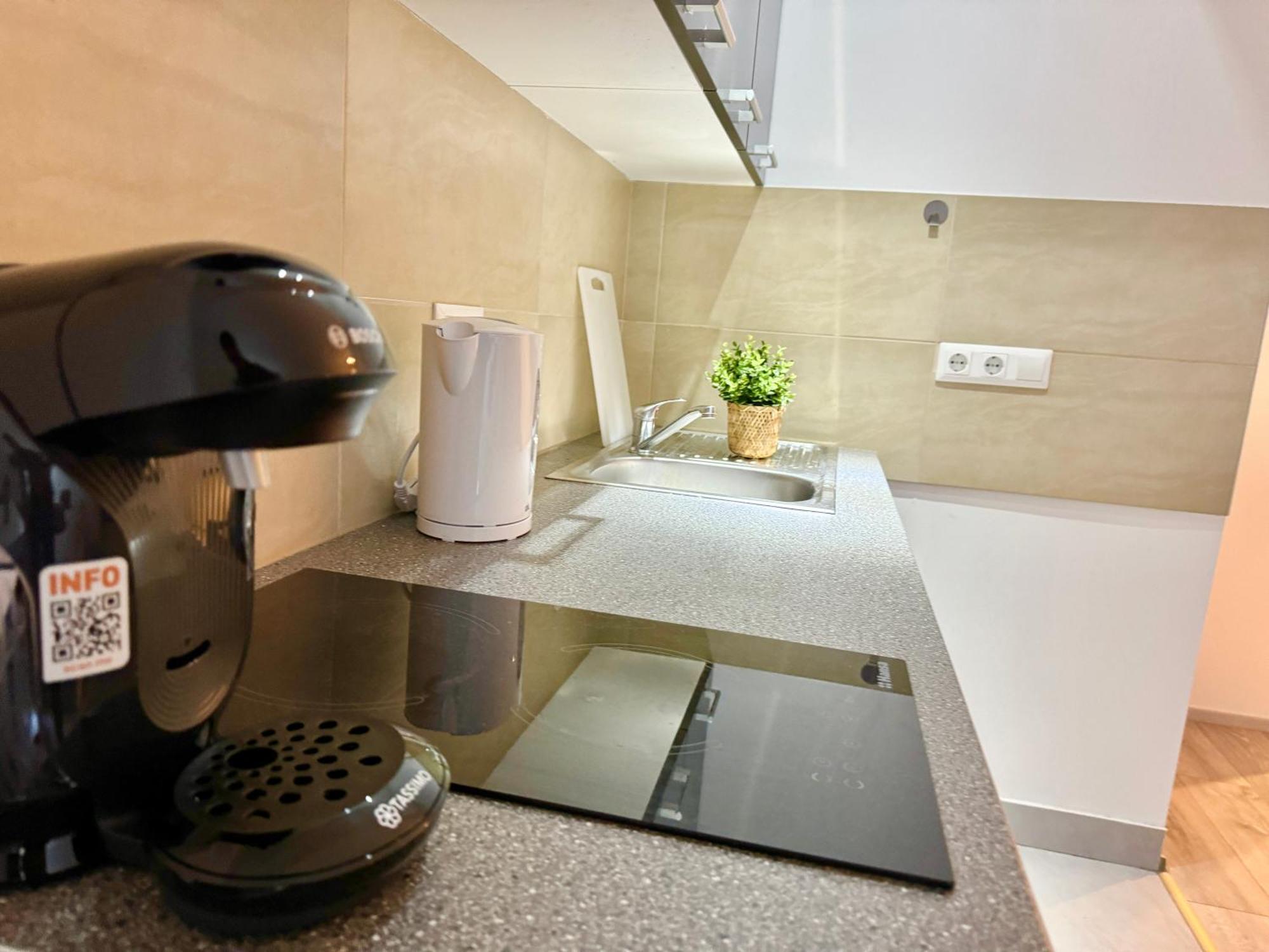 Prime Suites Near Schoenbrunn Castle Wenen Buitenkant foto