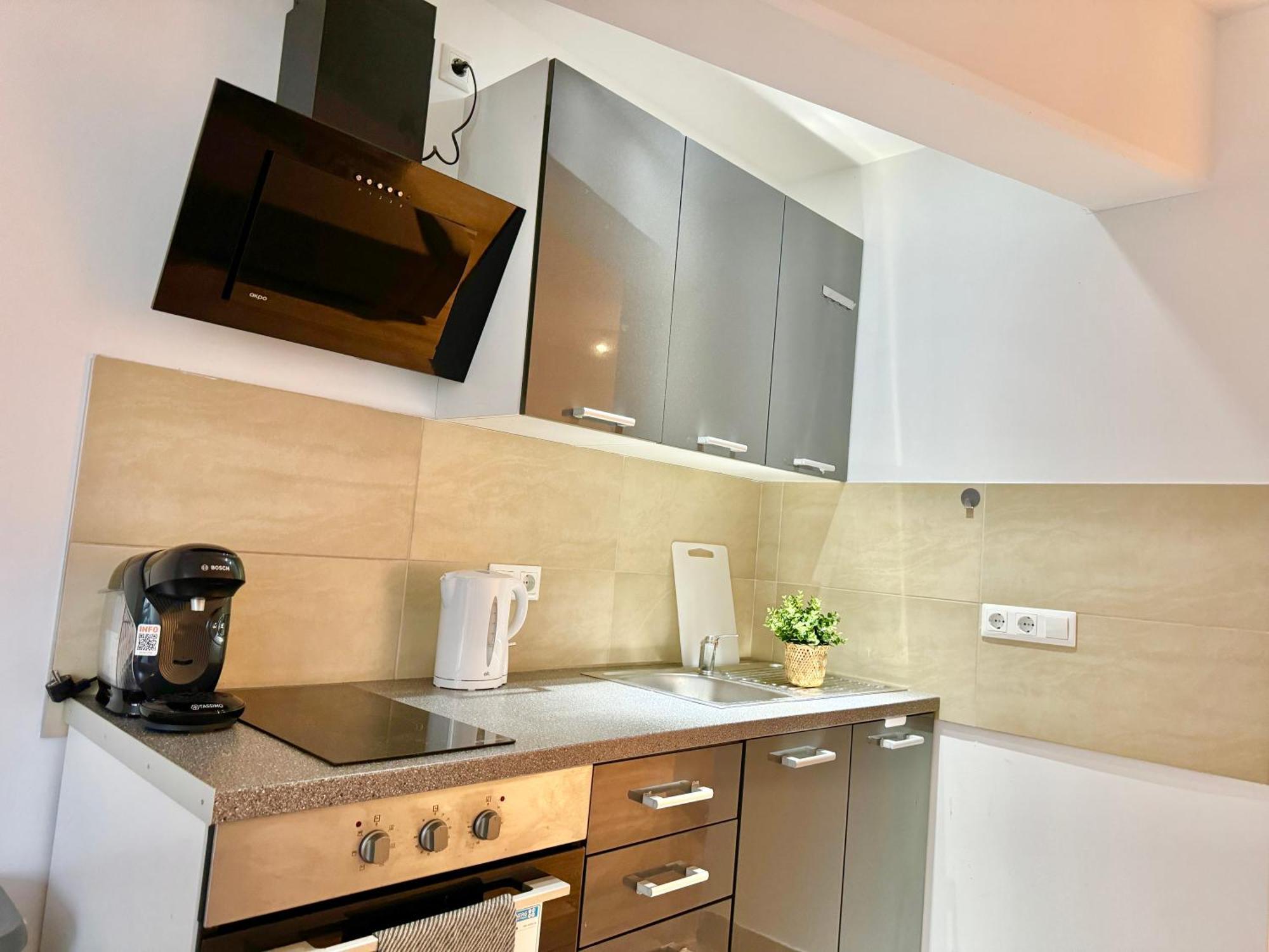 Prime Suites Near Schoenbrunn Castle Wenen Buitenkant foto